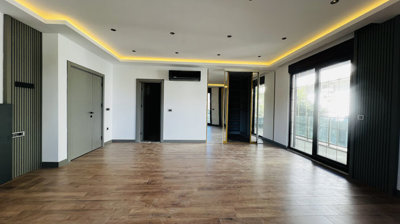 Interior 5