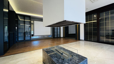 Interior 6