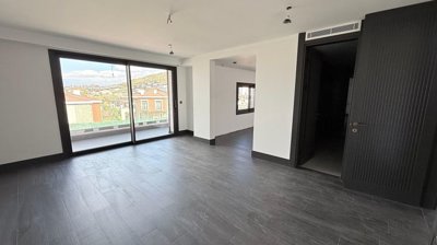 Interior 12