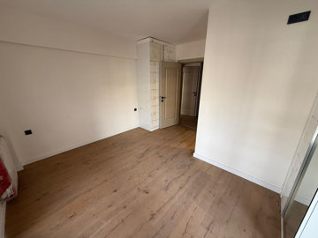 Interior 6