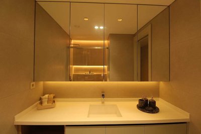 Interior 13