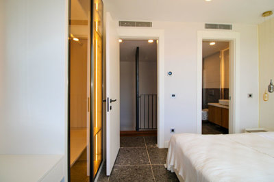 Interior 5
