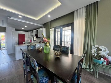 Interior 4