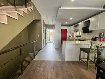 Interior 6
