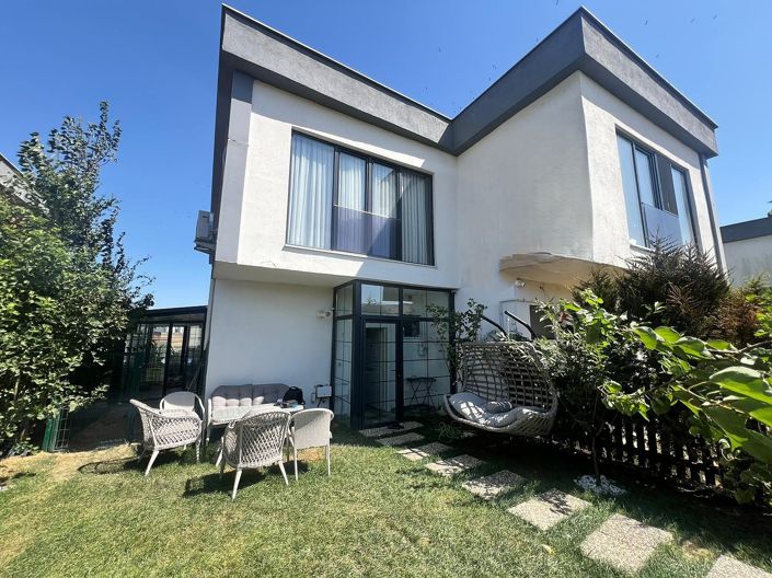 Image No.3-Maison / Villa de 4 chambres à vendre à Büyükçekmece