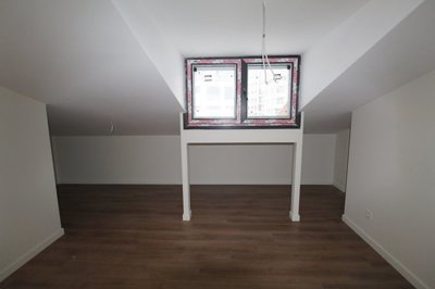 Interior 6