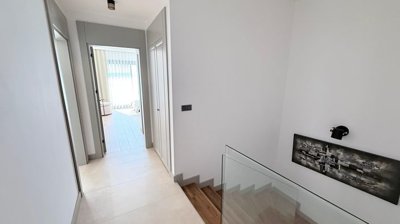 Interior 6