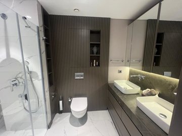 Interior 8