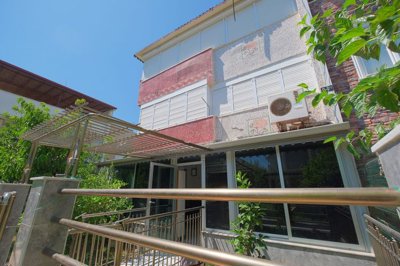 Exterior 3