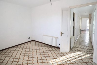 Interior 6