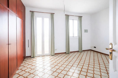 Interior 8