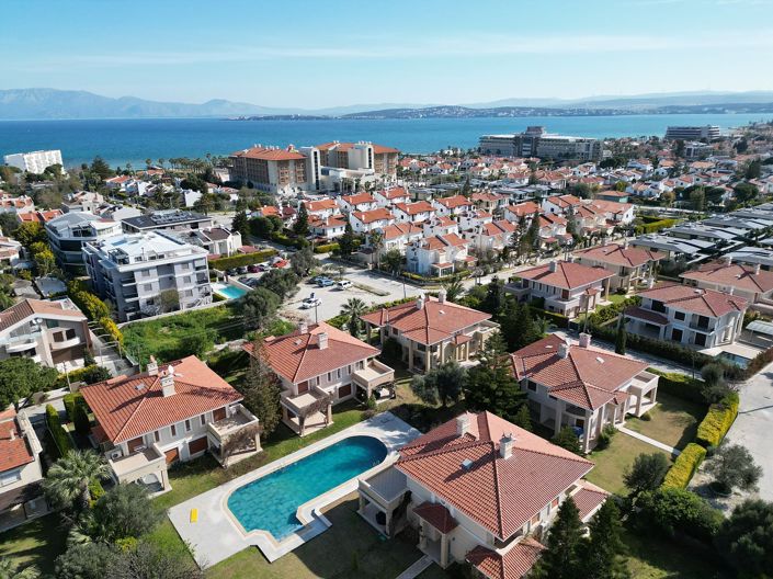 Semi-Detached House Near Ilica Beach in Çesme Izmir