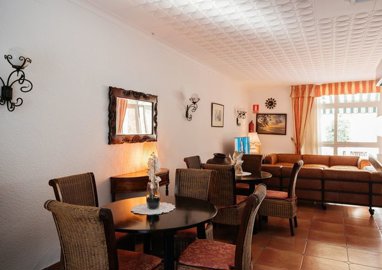Interior 5