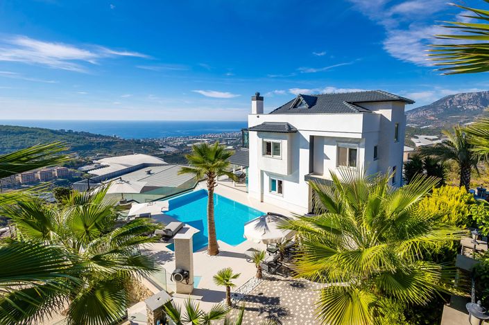 Detached Villa with Sea Views in Antalya Alanya Kargicak