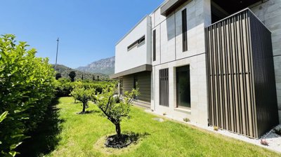 Exterior 5