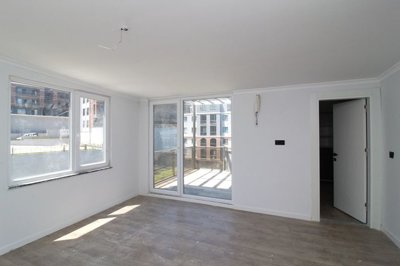 Interior 8