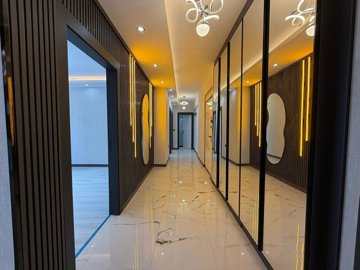 Interior 5