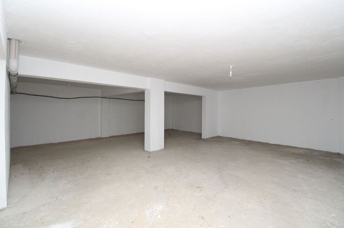 Image No.13-2 Bed Commercial for sale