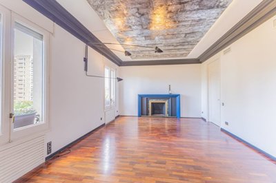 Interior 5