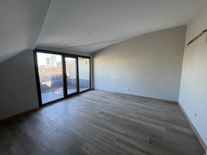 Image No.10-3 Bed Apartment for sale