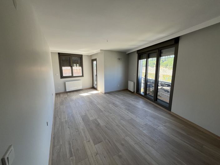 Image No.15-3 Bed Apartment for sale