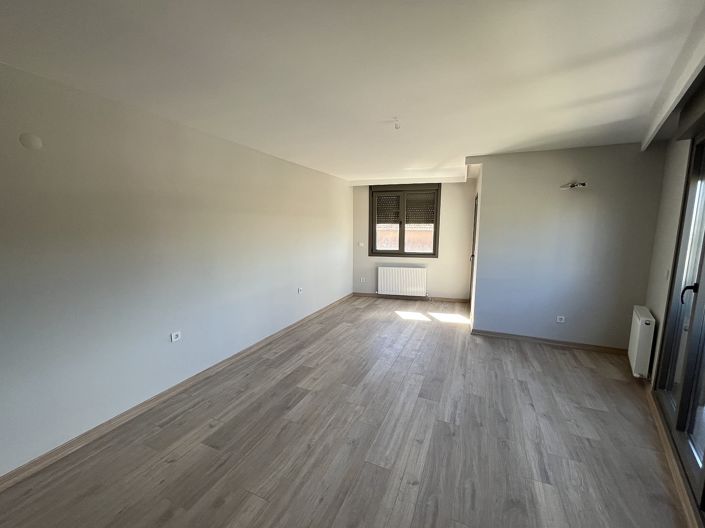 Image No.17-3 Bed Apartment for sale