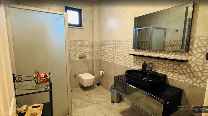 Image No.17-6 Bed Commercial for sale