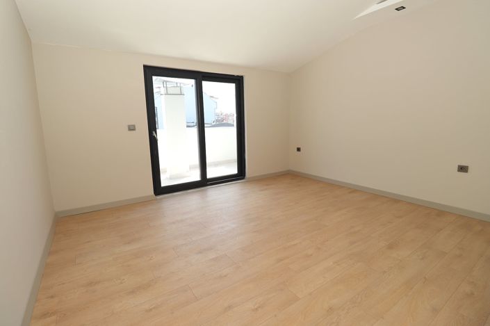 Image No.17-3 Bed Apartment for sale