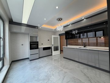 Interior 4