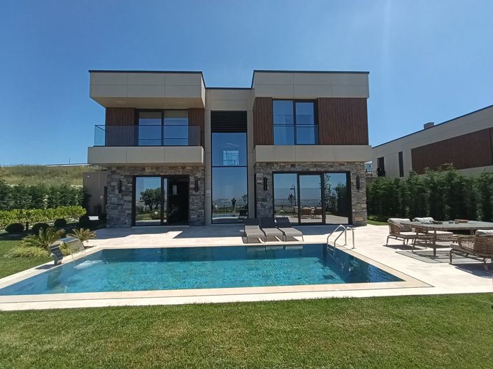 Lake-View Villas in Büyükçekmece, Istanbul