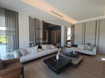 Interior 4
