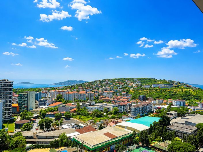 Flats in a Secure Complex Near the Metro in Maltepe Istanbul