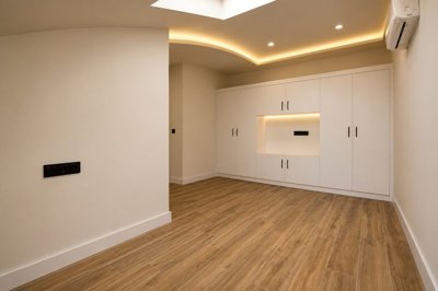 Interior 8