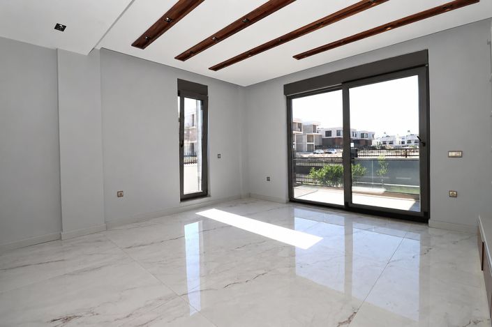 Image No.13-4 Bed House/Villa for sale