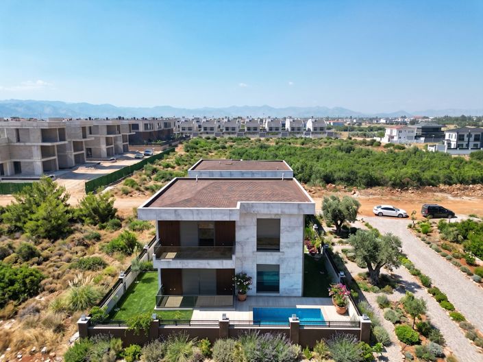 Image No.2-4 Bed House/Villa for sale