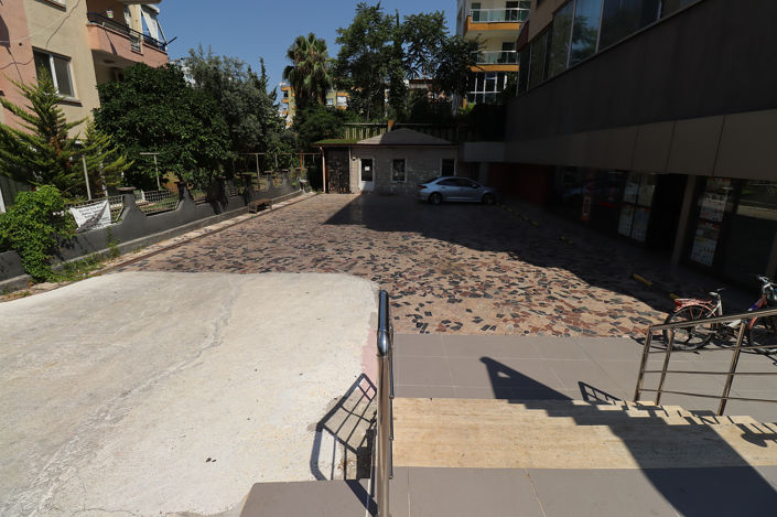 Image No.7-3 Bed Commercial for sale