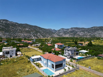 Exterior 4