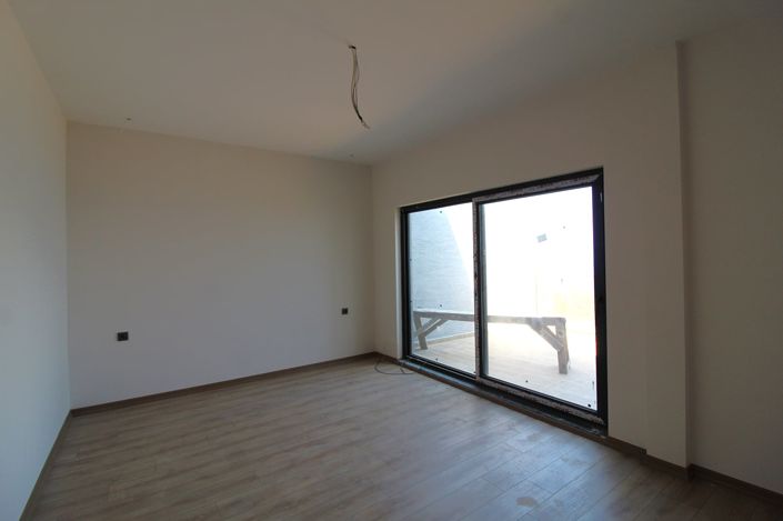 Image No.29-3 Bed Apartment for sale