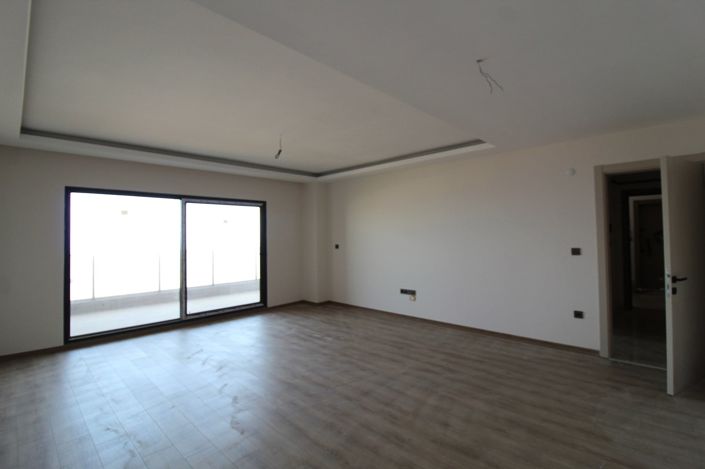 Image No.24-5 Bed Apartment for sale