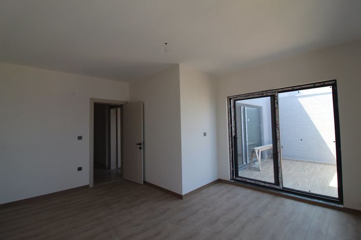 Image No.26-5 Bed Apartment for sale