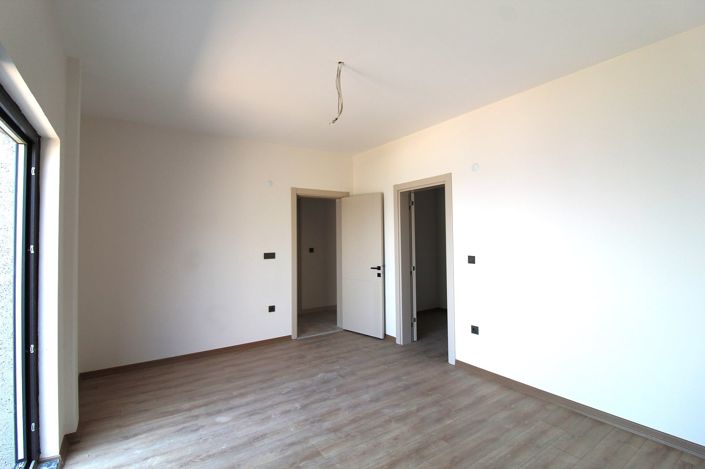 Image No.28-5 Bed Apartment for sale