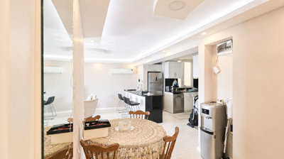 Interior 6
