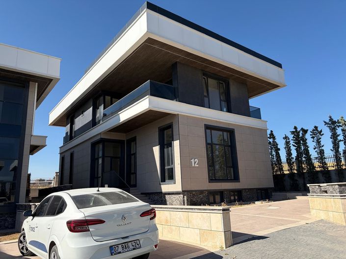 Image No.2-7 Bed House/Villa for sale