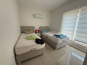 Interior 6