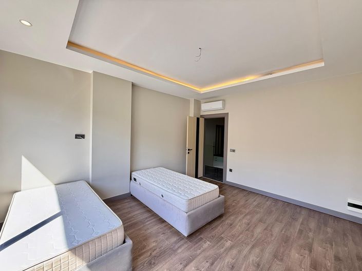 Image No.20-7 Bed House/Villa for sale