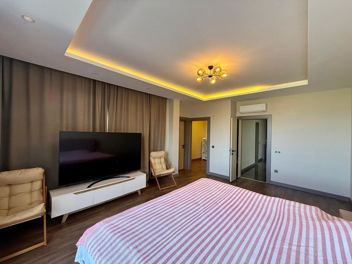 Image No.33-7 Bed House/Villa for sale