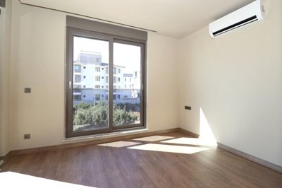 Interior 7