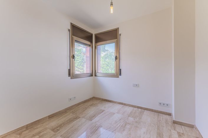 Image No.13-8 Bed House/Villa for sale