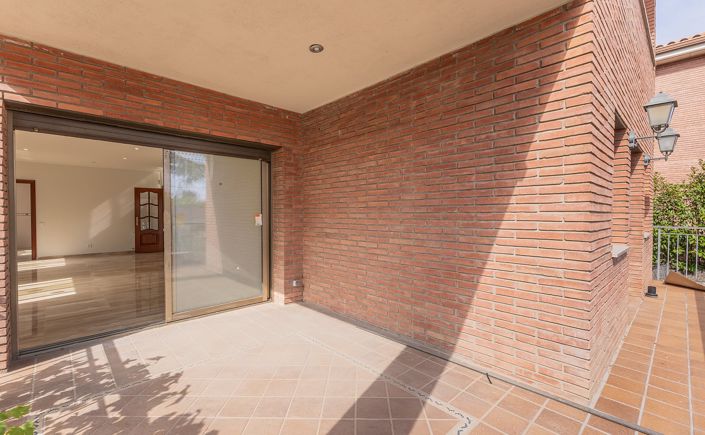 Image No.26-8 Bed House/Villa for sale