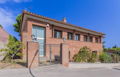 Exterior 3